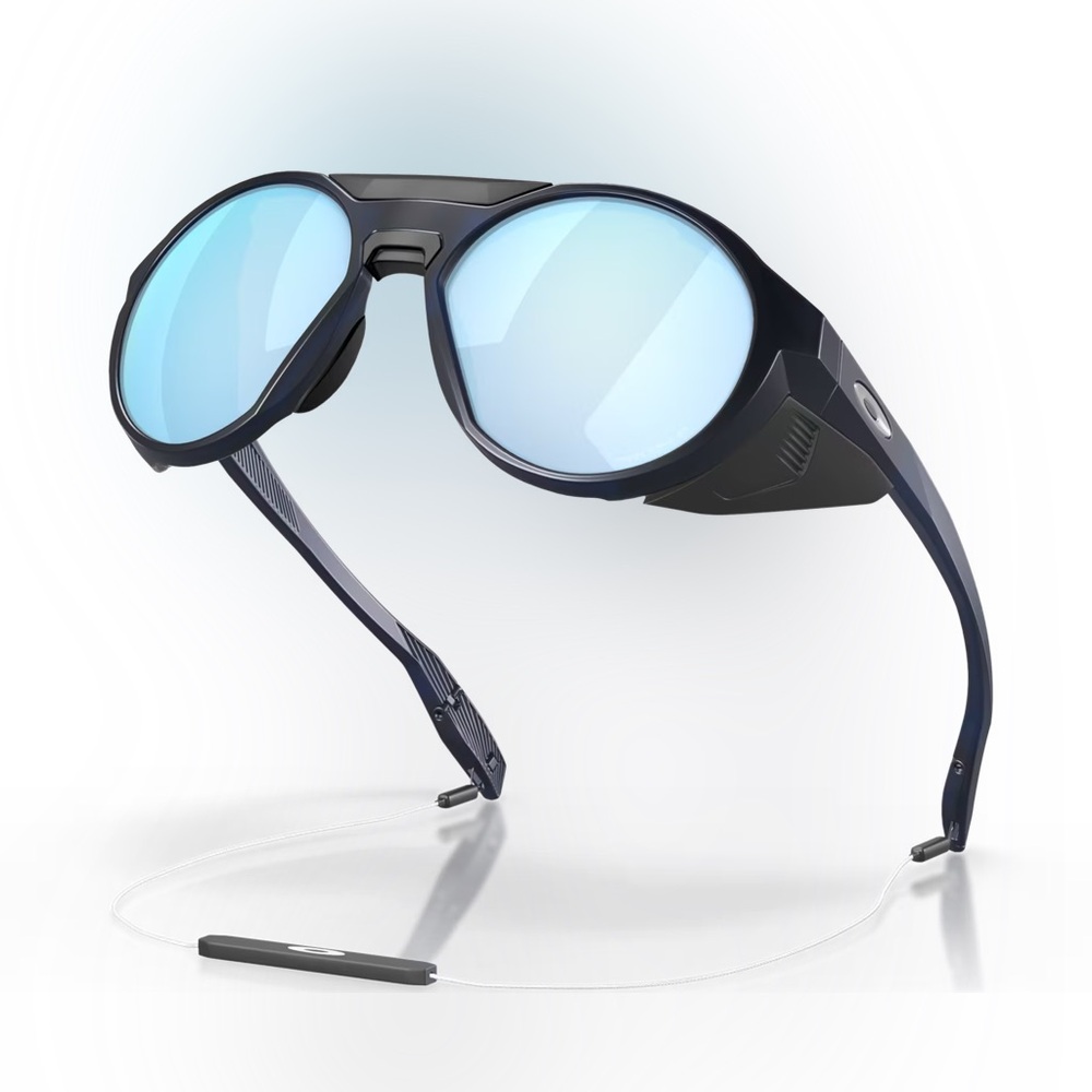 NWT authentic Oakley Clifden